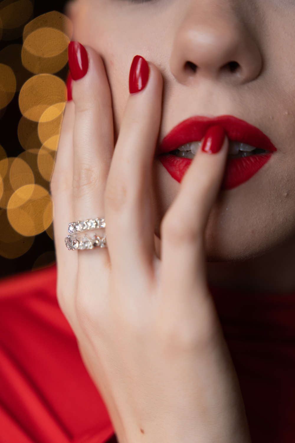 FEMME FATALE - krátke, hranaté – Obrázok 4